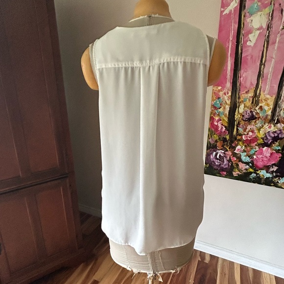 Ladies Cap sleeve blouse. Violet & Charlie. Cream/white. Sz M. EUC - Picture 2 of 4